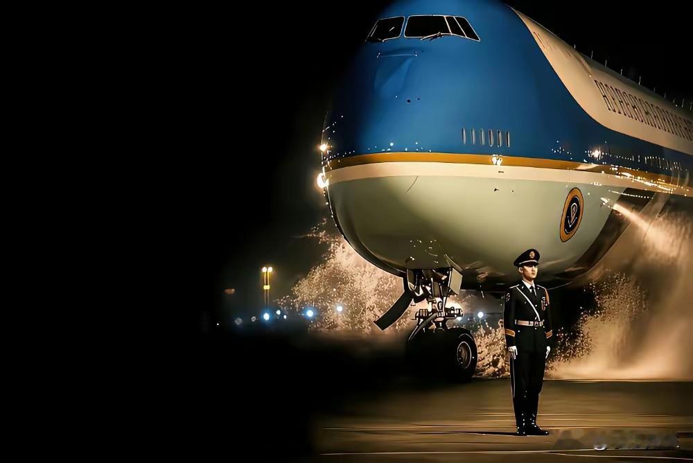 美国空军一号再怎么牛逼，它也不过是中国人民子弟兵的背景！
