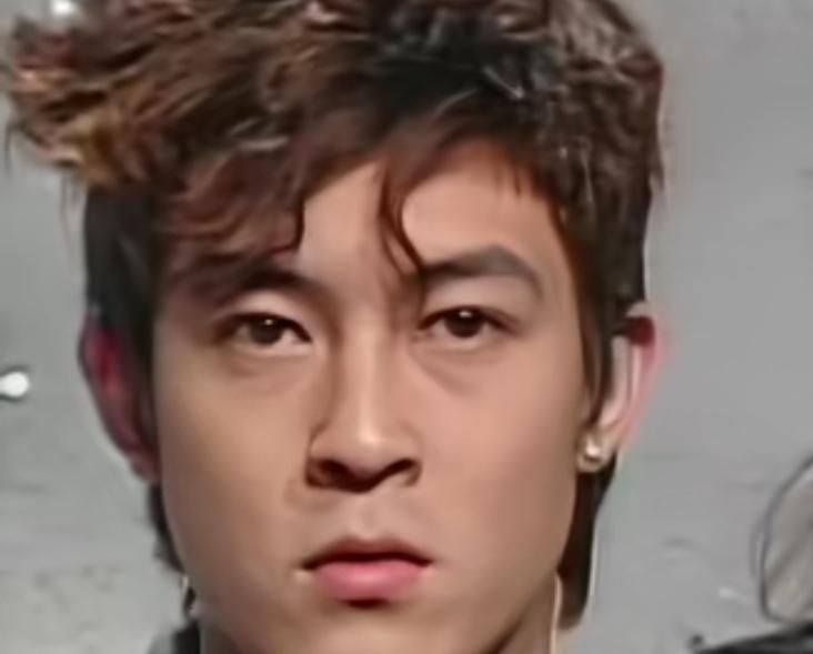 我这个人最喜欢看帅哥美女，只要我刷到帅哥美女，我就情不自禁的要夸一夸！

刚刚刷