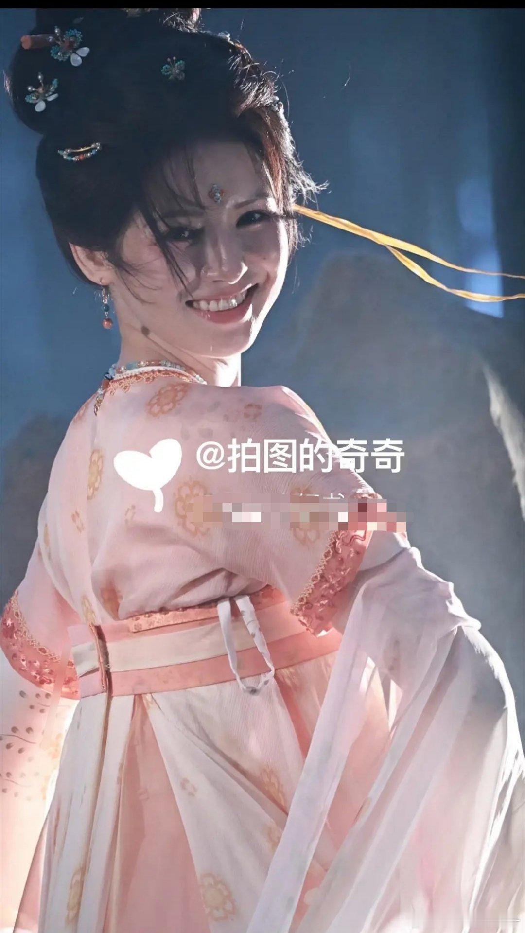 攻玉 鹤男怎么有种又小又老，笑起来又很苦的感觉