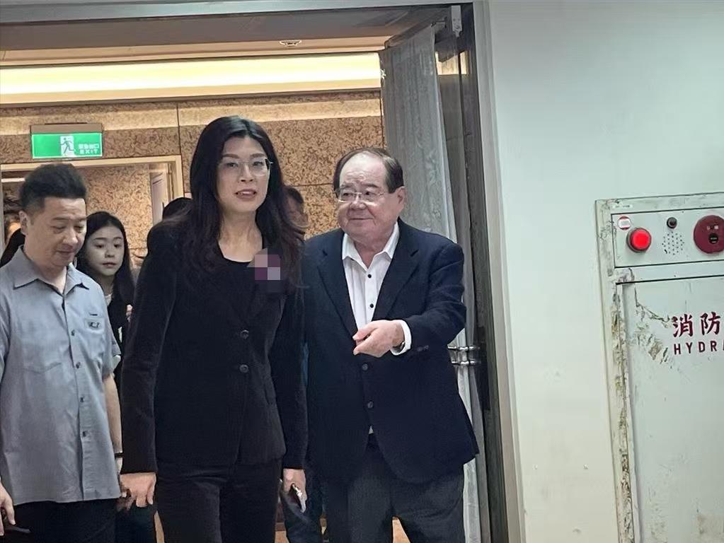 2025年11月3日，周一，这是郑丽文就任中国国民党党主席后，第一天正式上班的日