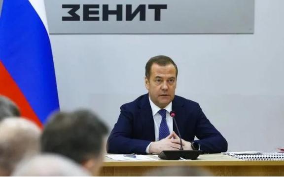 阿拉斯加当年被卖给美国时，俄美两国都让住在阿拉斯加的俄族人自由选择去留，不想留在