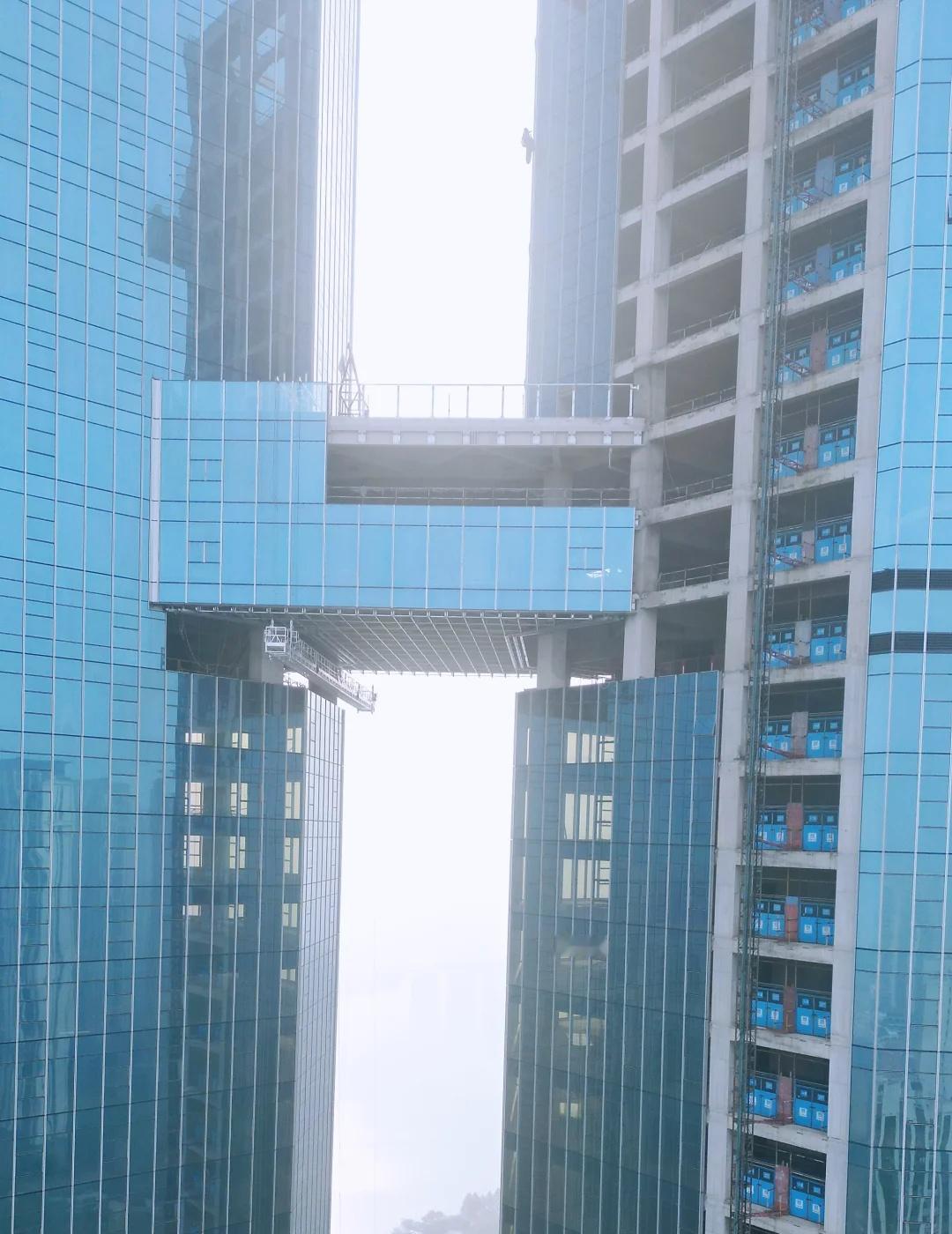 梅溪湖晟通连廊幕墙开工！这设计你打几分？
云监工速报！晟通迎来关键进展——双塔之