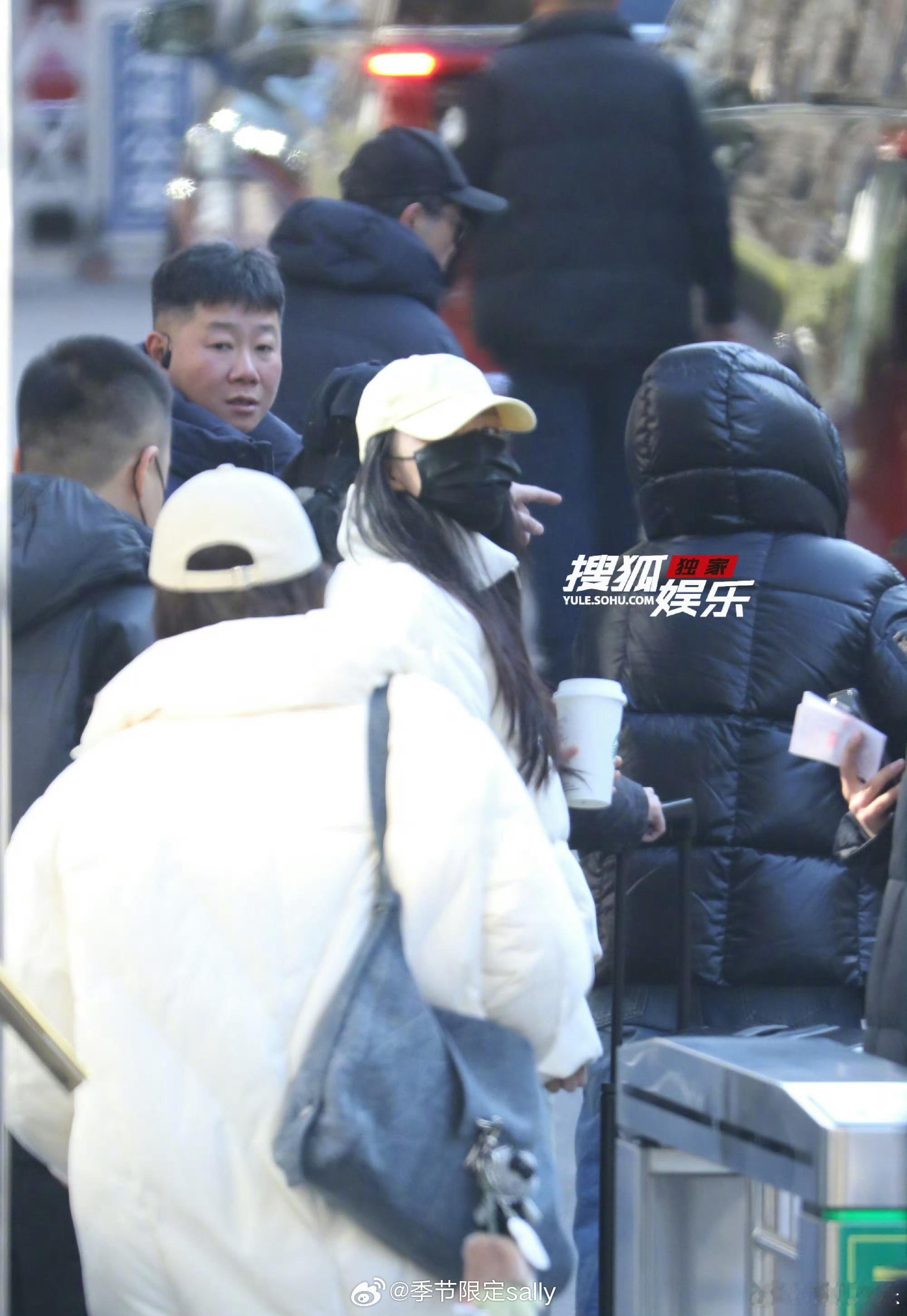 王楚然、刘浩存、欧阳娜娜现身马年央视第三次联排