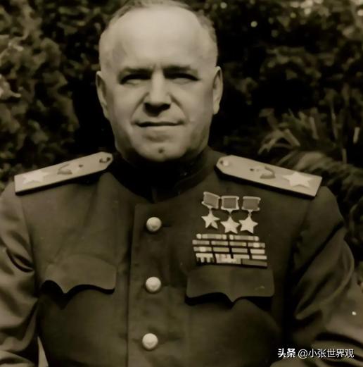 1946年，斯大林把朱可夫贬去当敖德萨军区司令员，从最高副统帅到一个二级军区司令