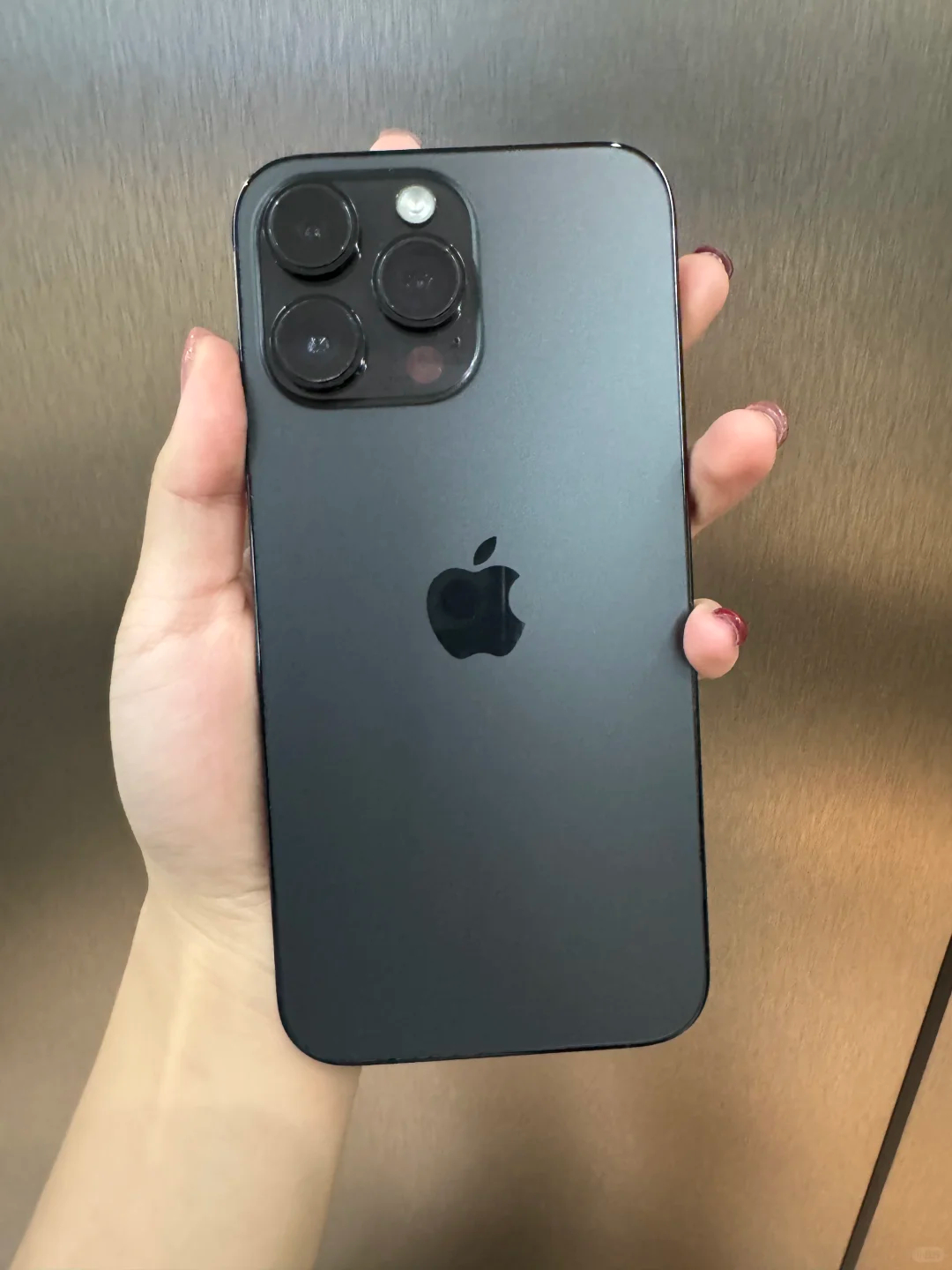 数码涨价时代你会选择二手手机吗 二手是涨价时代的 “刚需避难所”，新机溢价严重，