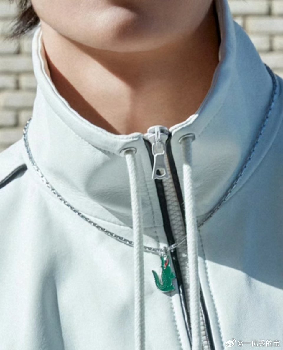 静待时尚大鳄🐊持续闪耀巴黎！ 