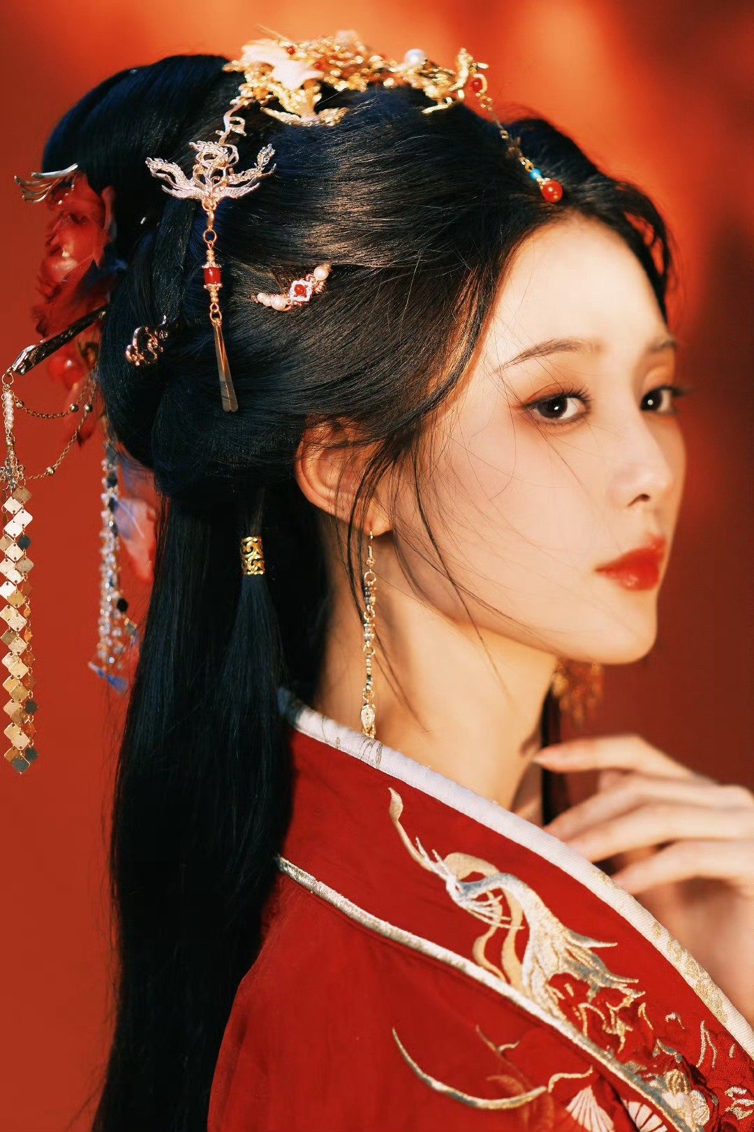 徐艺洋古风美人徐艺洋的古风造型，完美诠释了什么是“美人如玉”。红装亮眼却不张扬，
