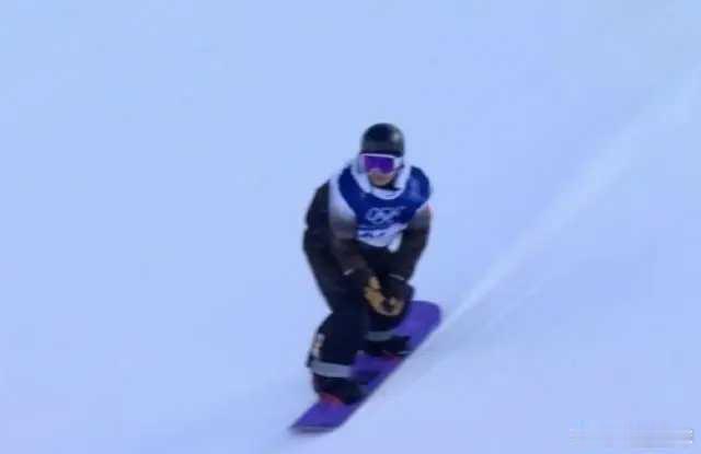 真硬汉，葛春宇肋骨骨裂坚持完成坡障技巧比赛北京时间2月15日，在米兰-科尔蒂纳冬