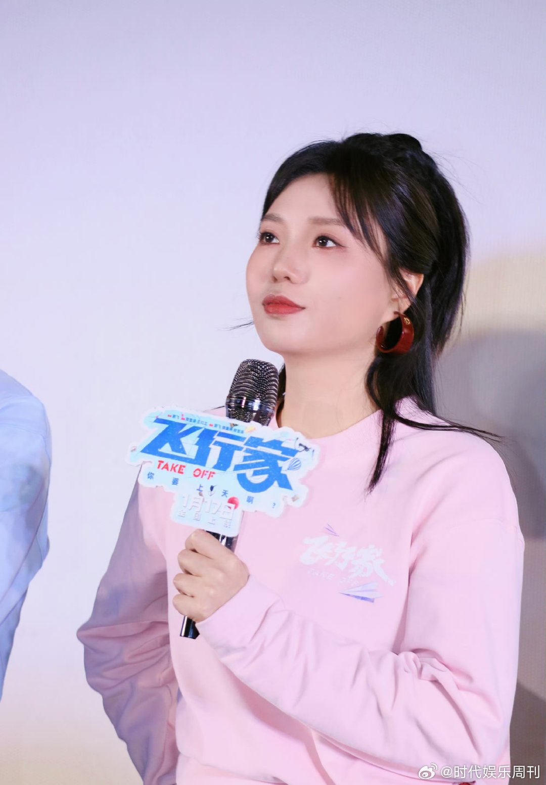 于洋背后抱李雪琴 于洋李雪琴已经脚趾抠地了吧 你好星期六 这段表白环节完全是快乐