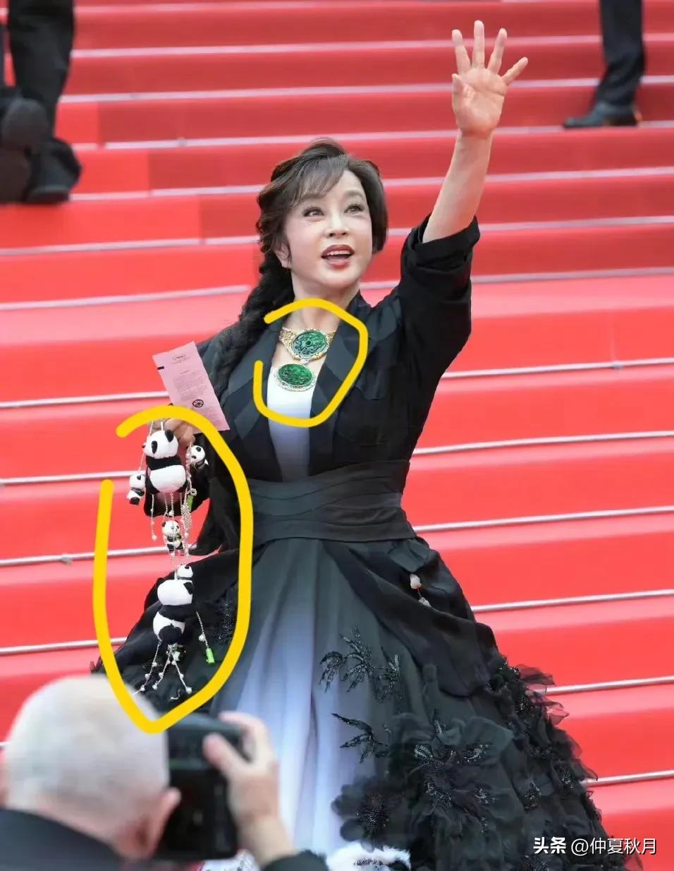 谁有刘晓庆电话
给一下我呗
我要问问她，脑子里究竟装了什么

同样是74岁的年纪