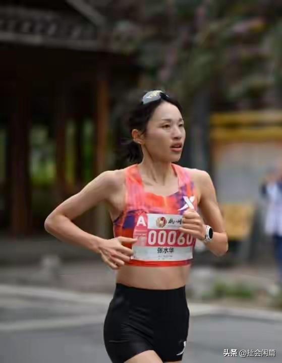 这个护士真的没必要去上班了，张水华一周以内就得了两个马拉松比赛的冠军，每场比赛冠