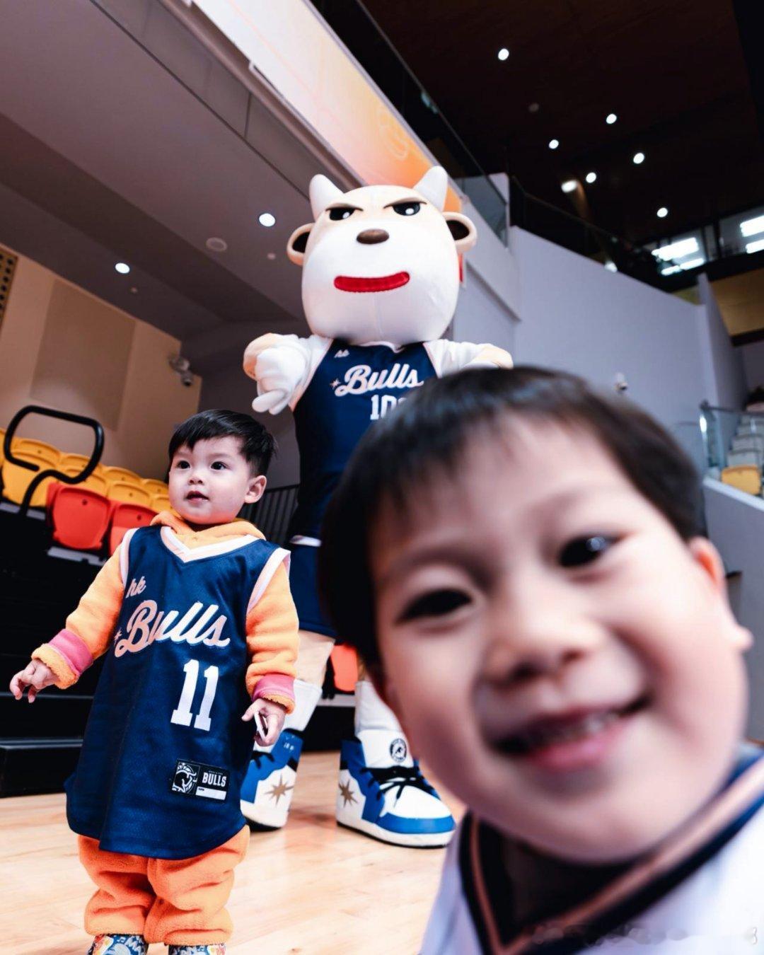 祝我们最可爱的小球迷们儿童节快乐！🏀🎈小小少年，大大梦想，今天你是我们的MV