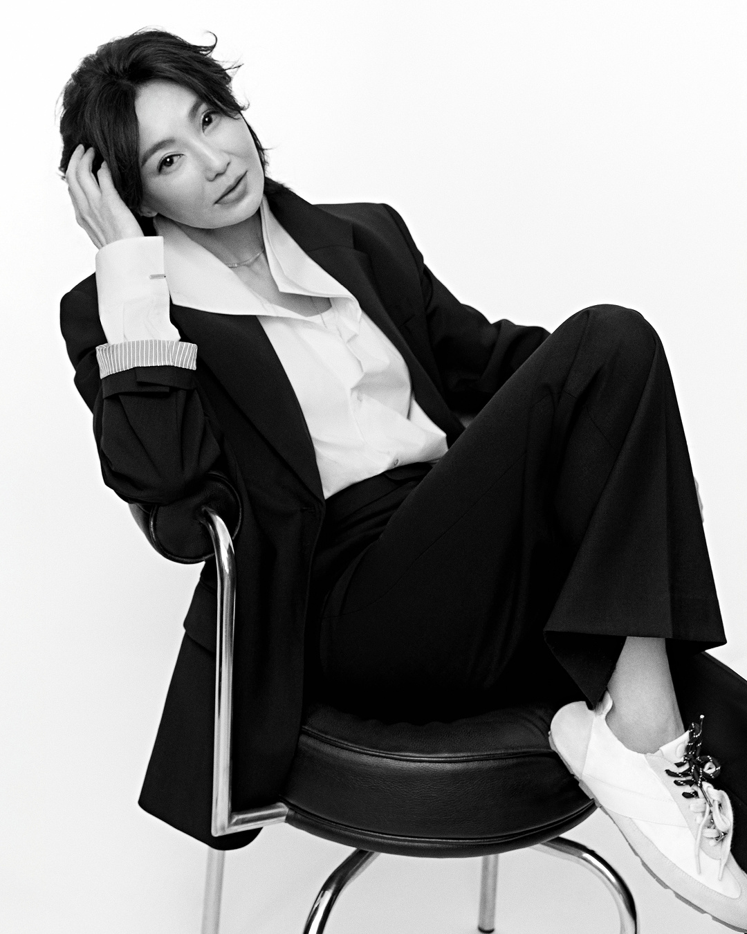 张曼玉 真好看，知性美又能驾驭酷酷的风格，柔美但又不失坚韧感。 