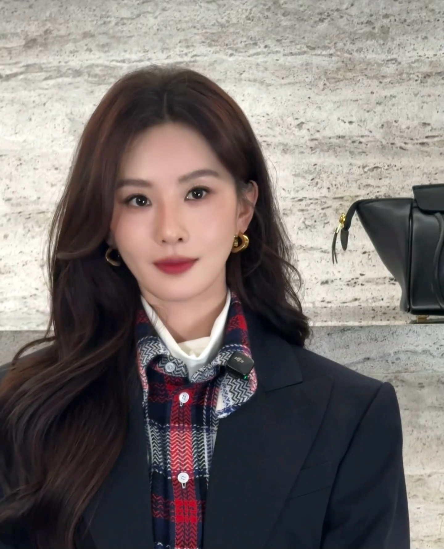 诗你那么美！🥹就这样西装衬衫帅哭我 今天上海活动的live图姐姐味儿扑面而来 