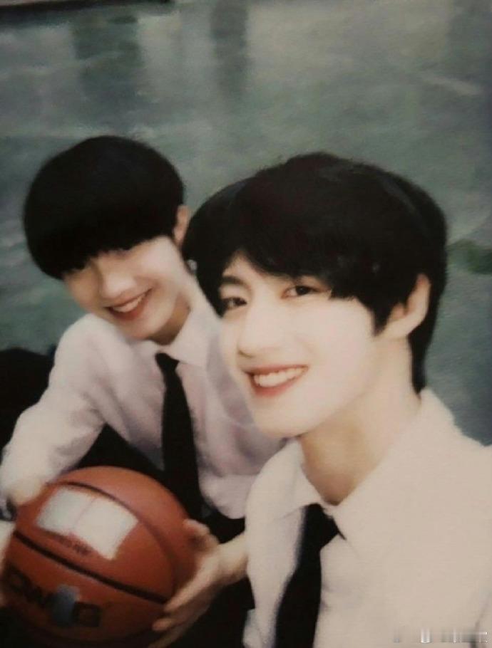 #小鬼让朱志鑫苏新皓对视##棍铲对视#小鬼导师独具慧眼，选择朱志鑫与苏新皓进行“