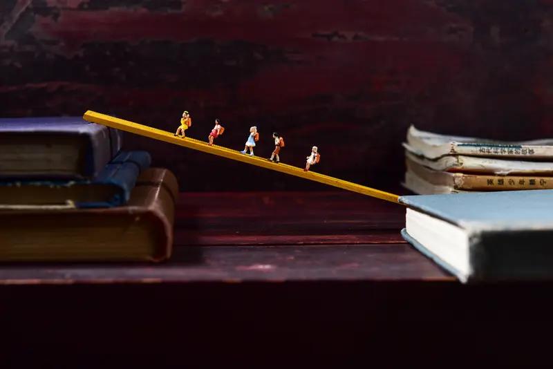 是不是青少年一代更比一代压力大？还真是。就说90后，赶上房价高涨、天价彩礼，经历