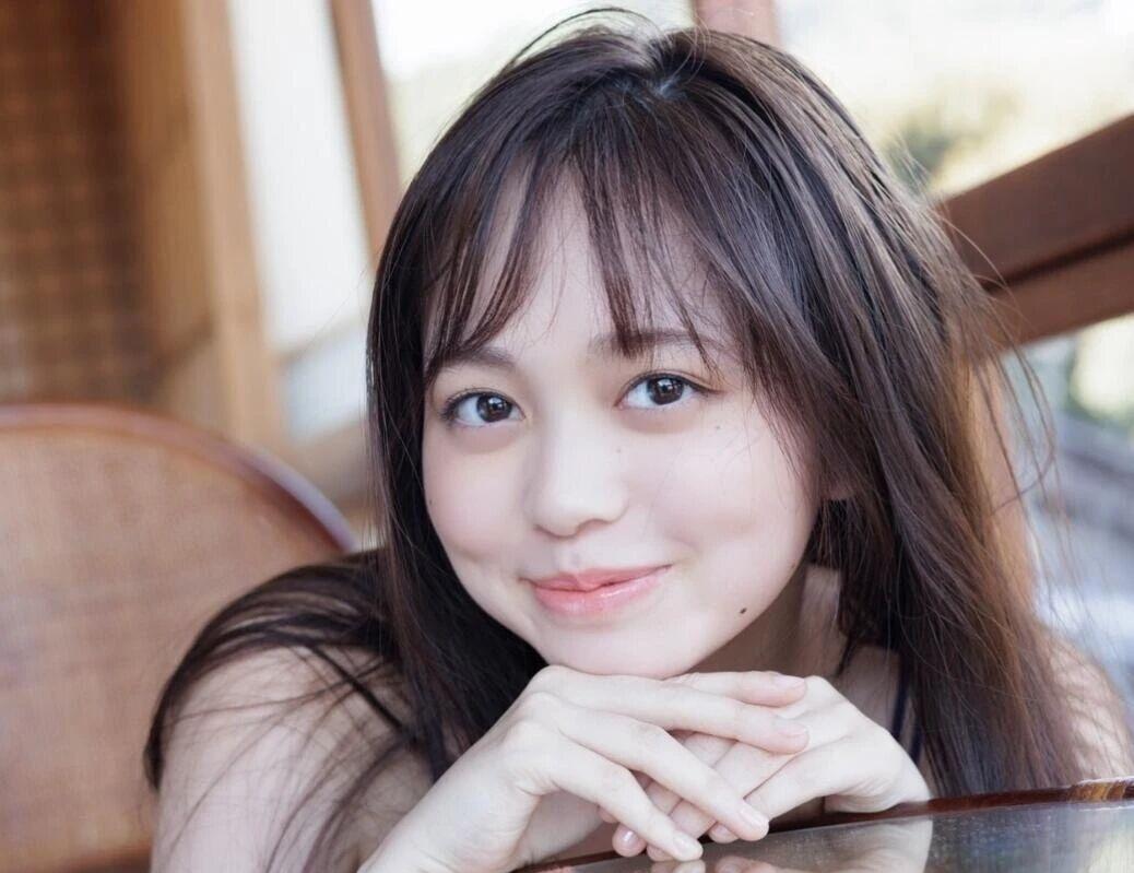 元气少女微笑照，温暖阳光洒满脸庞。美少女的微笑 阳光少女照 甜系少女照 甜美微笑