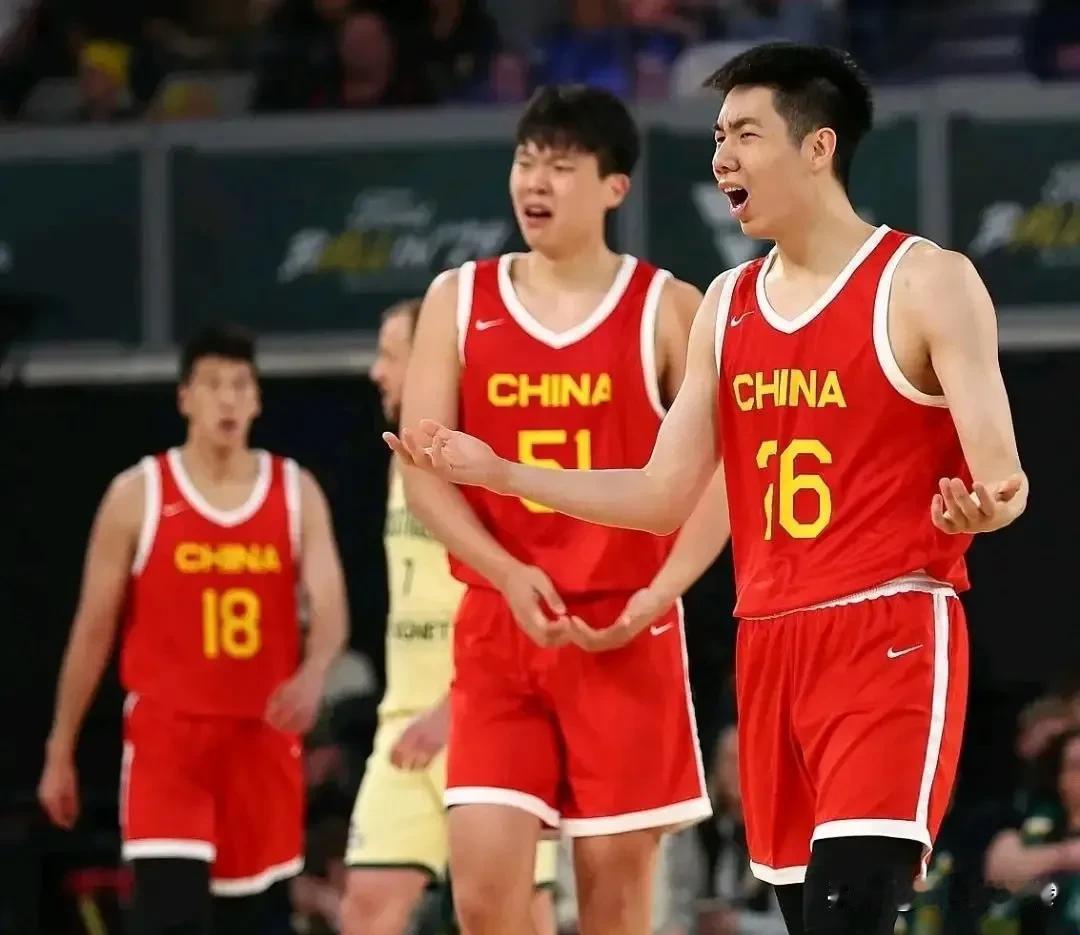 中国男篮近日在云南海埂开启了第二期集训，不过由于种种原因，有四名球员缺席了本次集