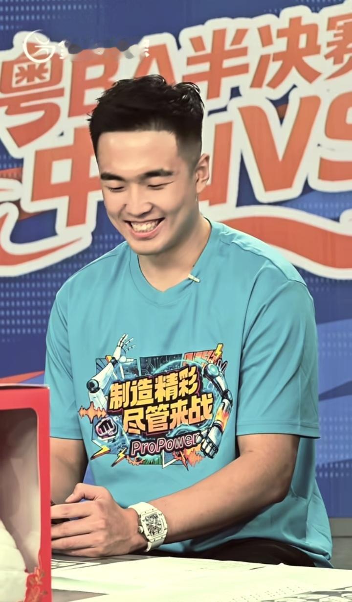 8月8日是张文逸的生日，恭祝他生日快乐，身体健康，工作愉快，球技进步！
张文逸不