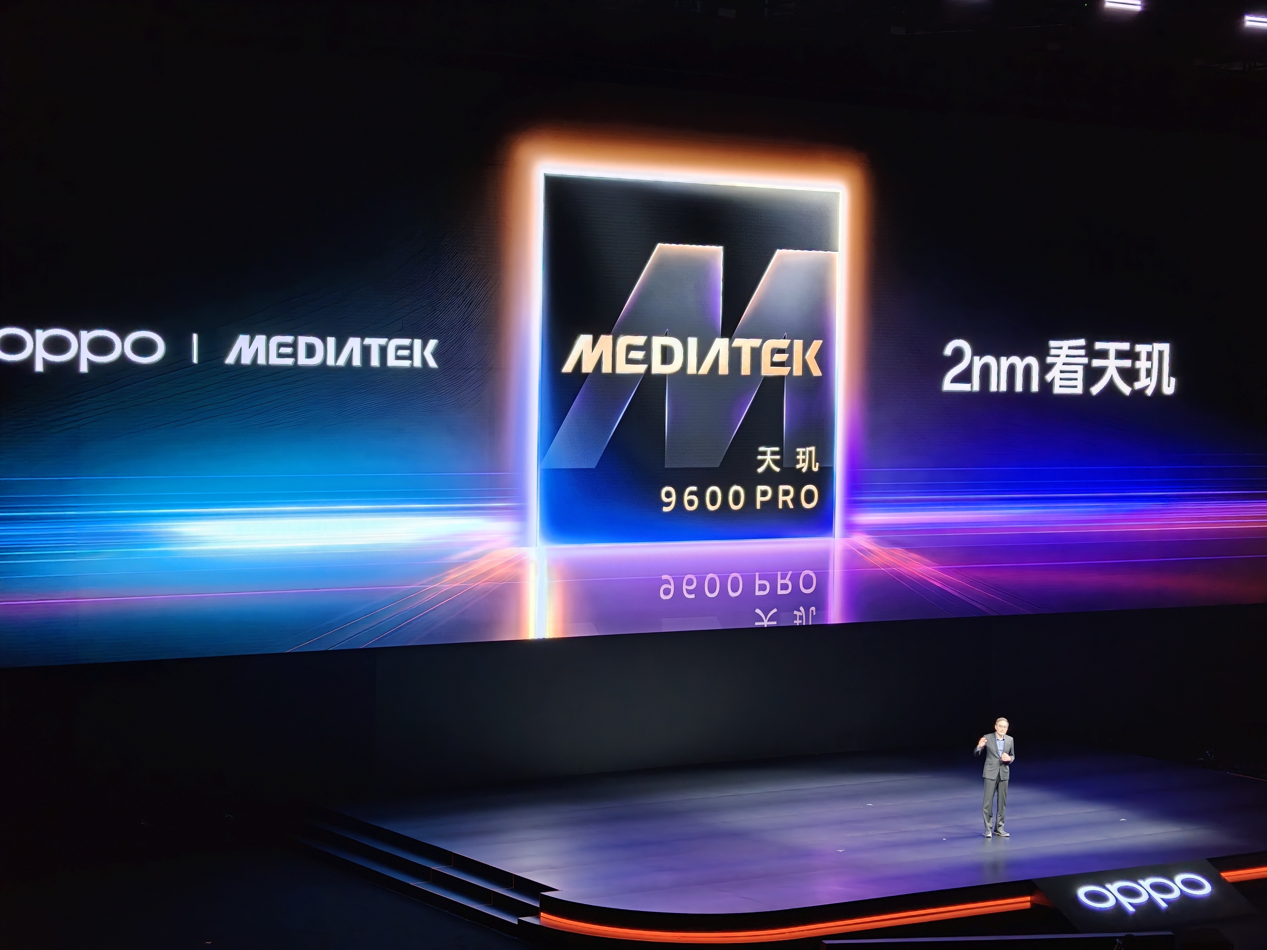 OPPO Find X10 Pro Max 搭载 2nm 旗舰芯天玑 9600 