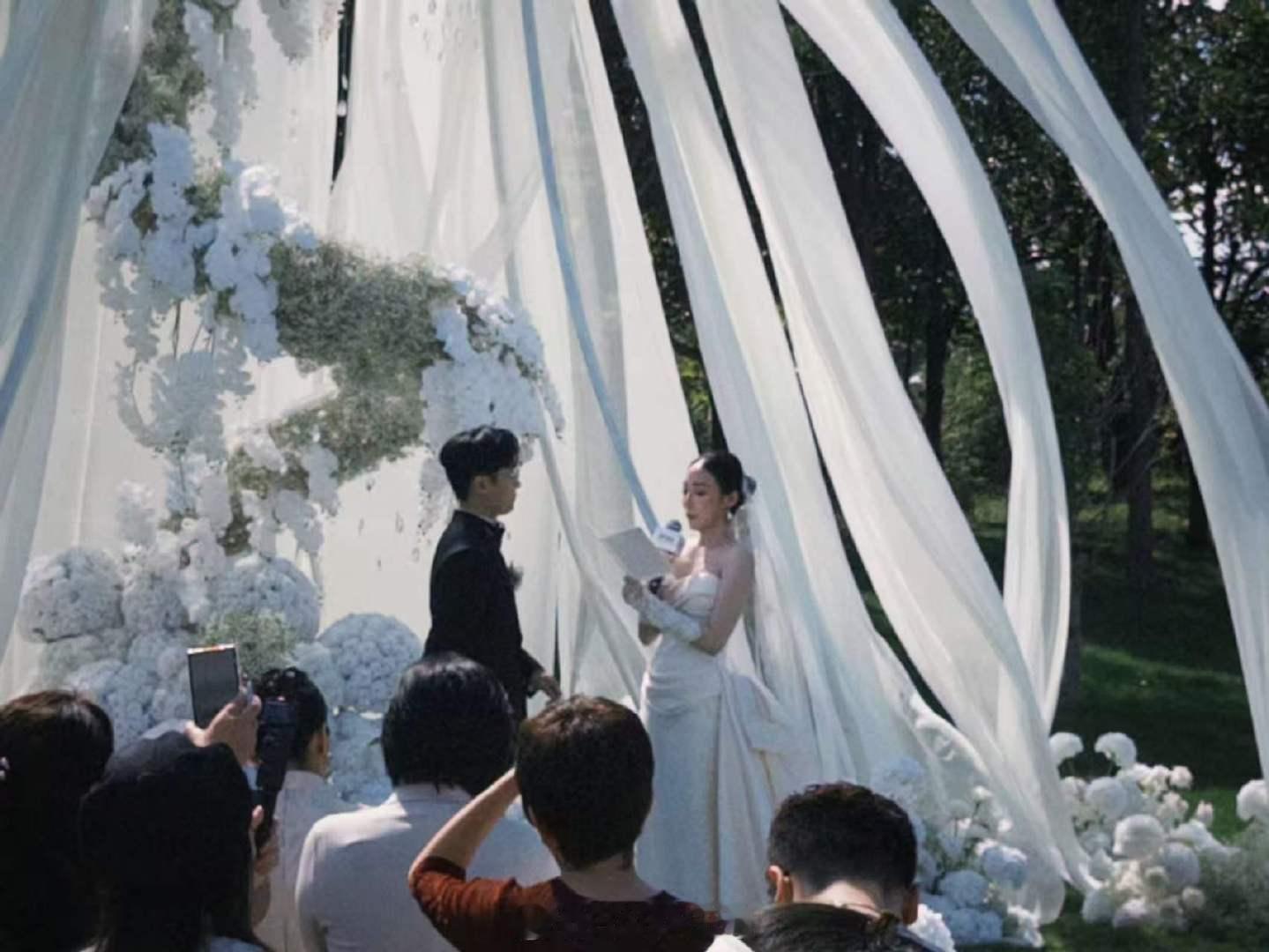 邓帅举行婚礼喜人邓帅举行婚礼 喜人的邓帅今天举行婚礼 恭喜！ ​​​