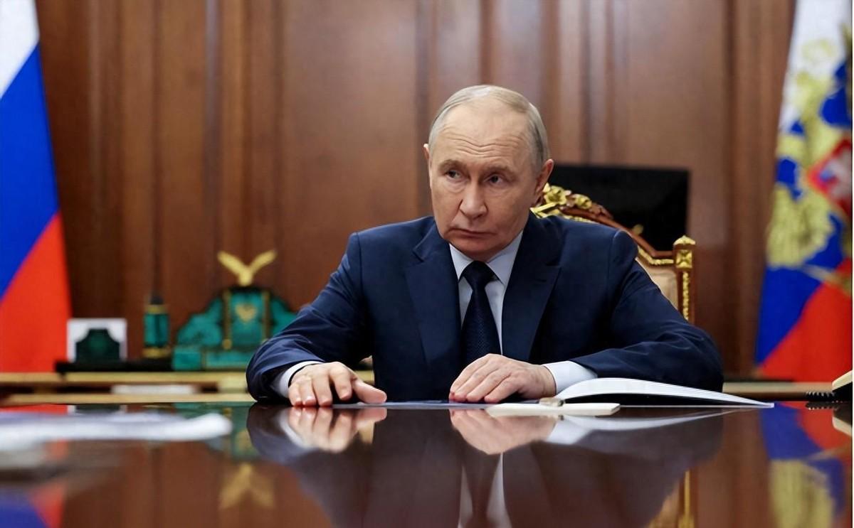 谁能想到，在全球挥舞了几年关税大棒的美国，最后竟被自家的最高法院一巴掌拍醒，还要