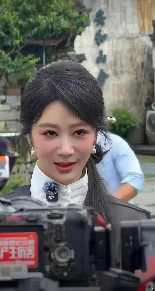 哇塞 杨紫这个假发好美呀 有没有人挖出来是哪家的呀～ 