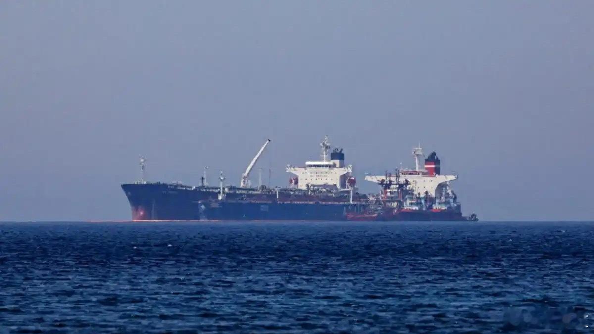 伊朗已叫停霍尔木兹海峡油轮通行 据伊朗法尔斯通讯社8日报道，在以色列袭击黎巴嫩后