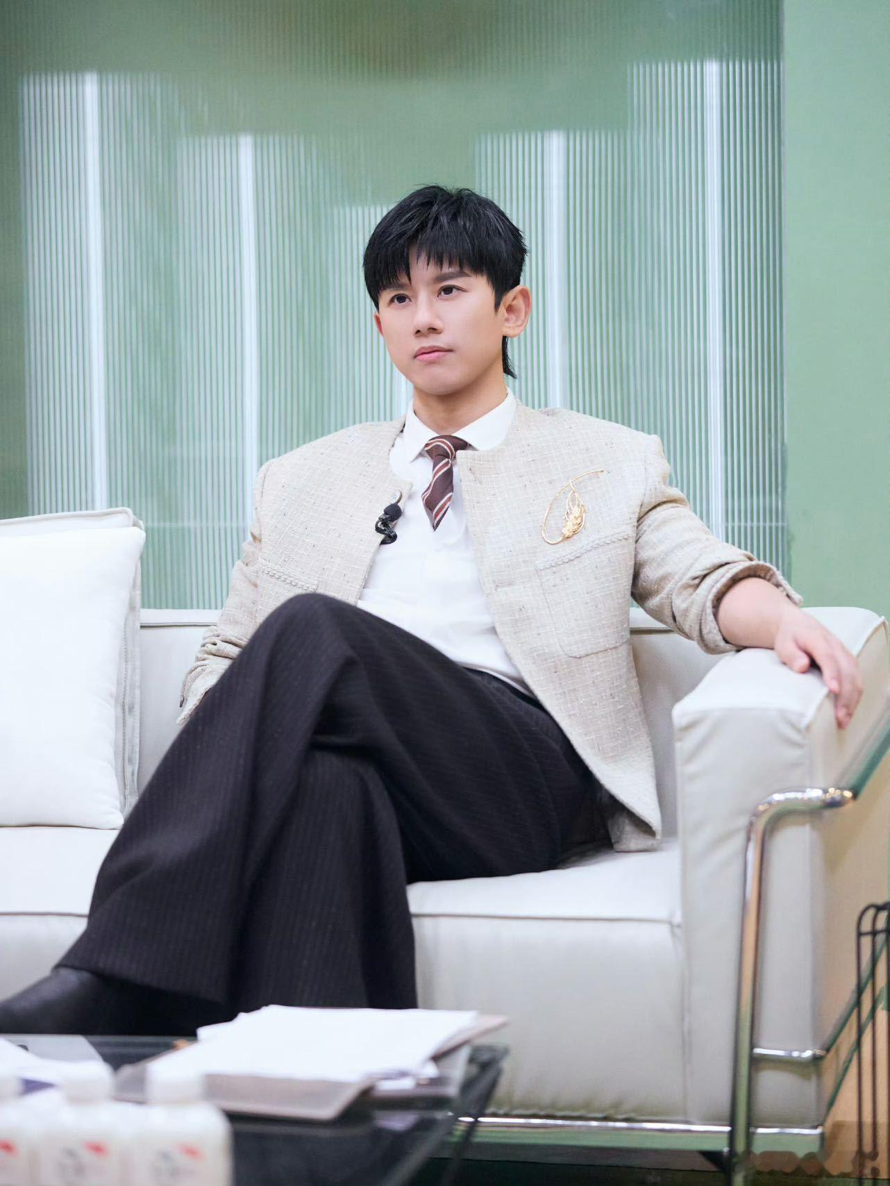 还得是张杰张杰神级吟唱 专注欣赏张杰的现场演唱，他用极具辨识度的声线，把一生所爱