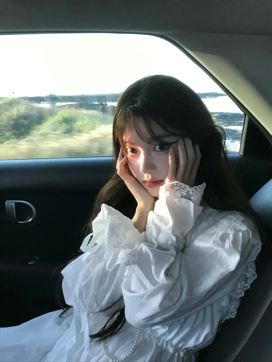 bgm一响春味就来了 分享照片 少女感 清冷感 她眼眸中隐约的是孤寂