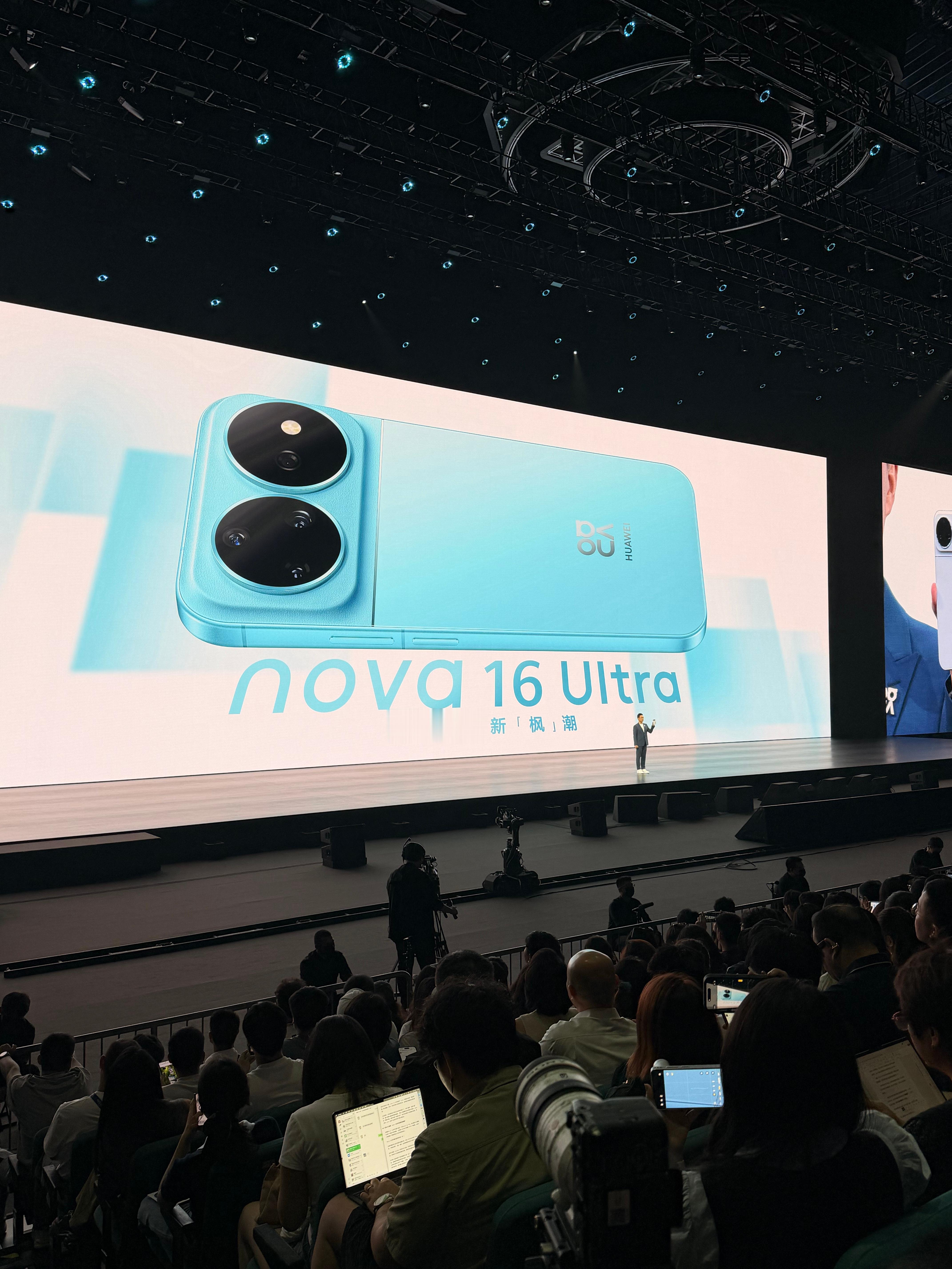 nova 16和 nova 16 Ultra 配置其中 Ultra 采用两种材质