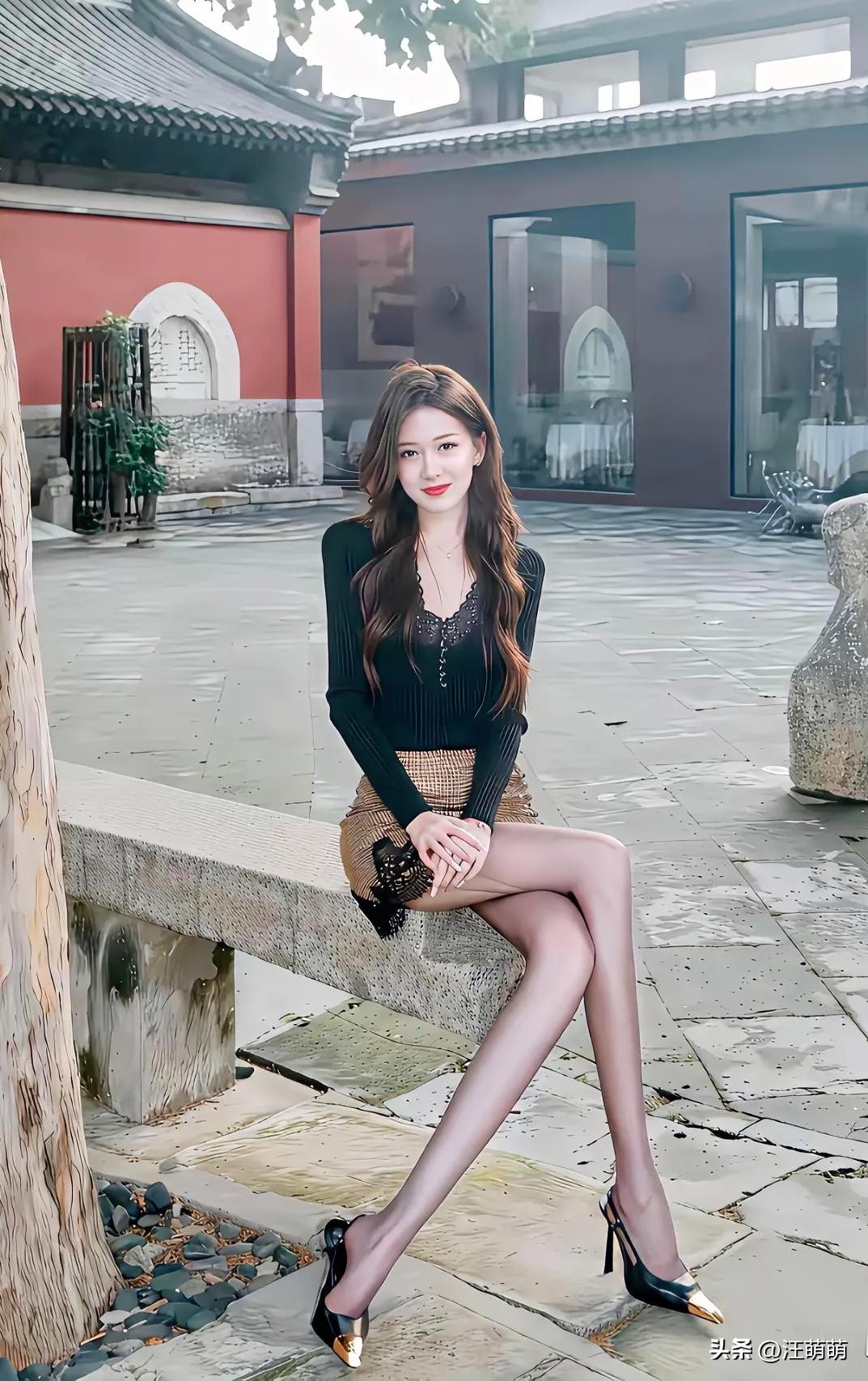 气质美女在寺庙的石板凳休憩，
面对望夫石，有何感想？？
寺庙女孩 寺庙拍照姿势