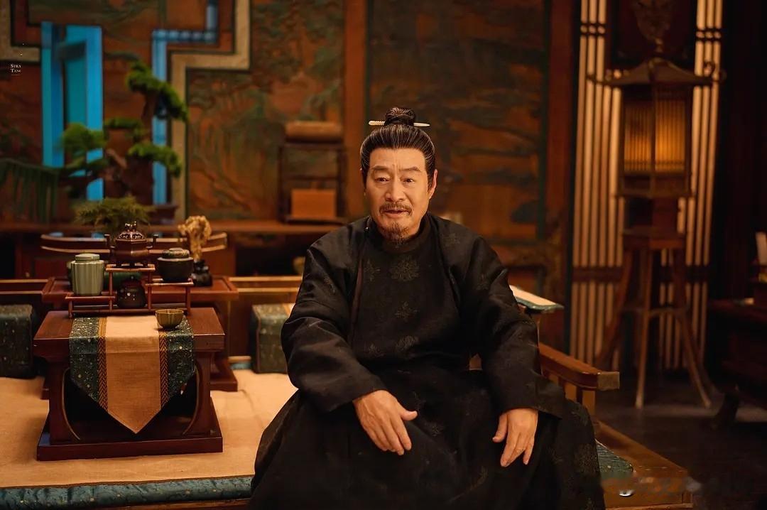 贞观十年，唐太宗心爱的老婆长孙皇后去世了，百官前往吊唁。

就在大伙在灵堂涕泗横