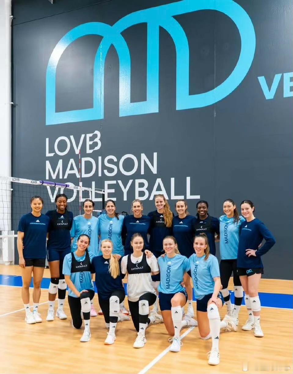 【龚翔宇和LOVB队友】安娜哈克、比亚、卡利尼、索罗凯特等熟人在世界女排新闻龚翔