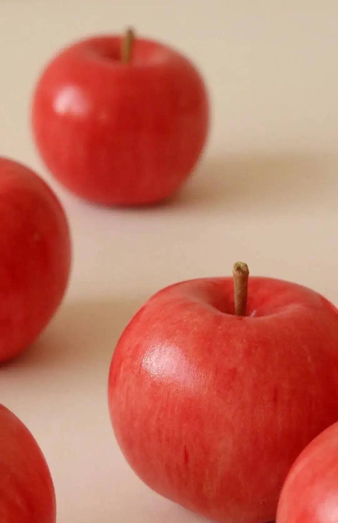 你觉得自己是个内向的人吗？很多人都会因为喜欢独处，给自己贴上“内向”标签。这可能