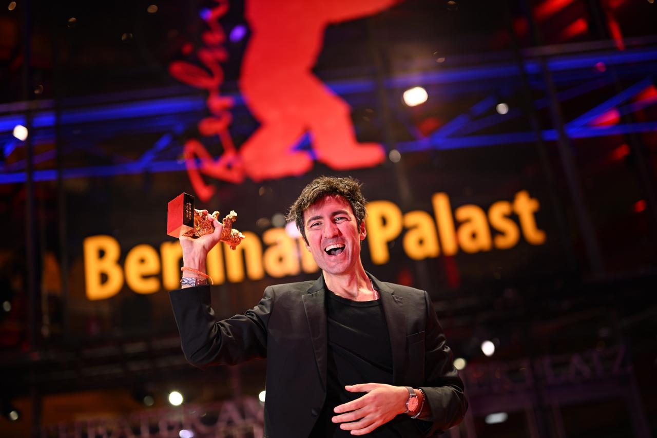 第76届柏林国际电影节于上周末举行了闭幕式和颁奖典礼。德国导演伊尔凯·恰塔克凭借