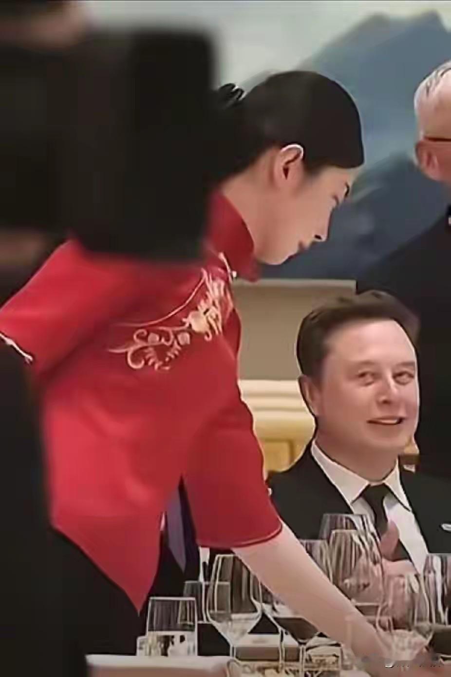 全世界所有男人的目光就是这个模式，除非你靠着南墙晒太阳！