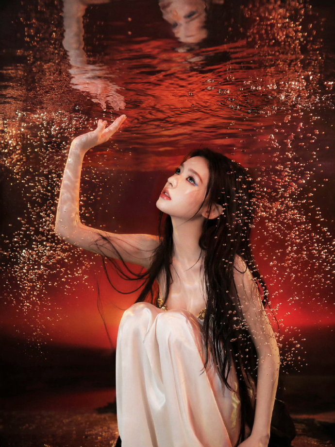 林允湿发半裸造型太漂亮了我的天，已经无法用语言形容了 