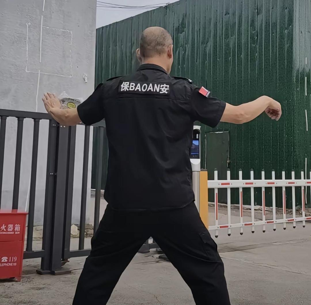 当保安拒绝活得卑微！很多干保安的兄弟，日常工作中总是不由自主的带着一点自卑。总觉