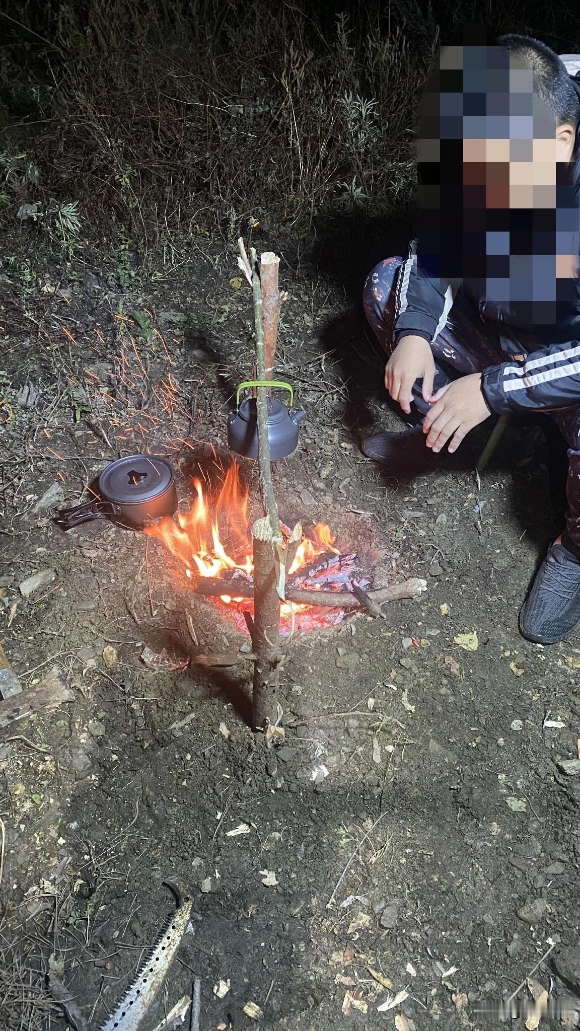 香喷喷的面条马上出锅，再配上一壶茉莉花茶