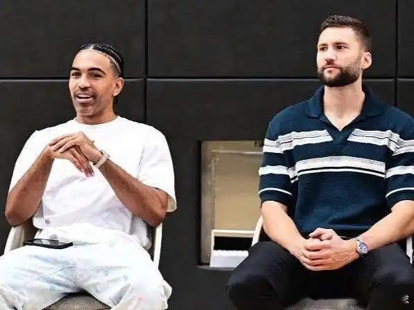 从这场的终结阵容可以看到雷迪克对角色球员定位的偏好。中锋位置要具备高机动性和协防