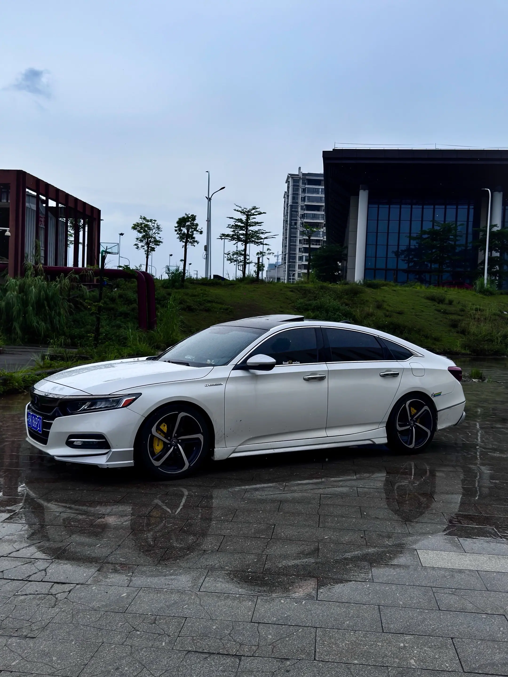 下雨天又不忙 车又脏 出来跟我摆烂吧