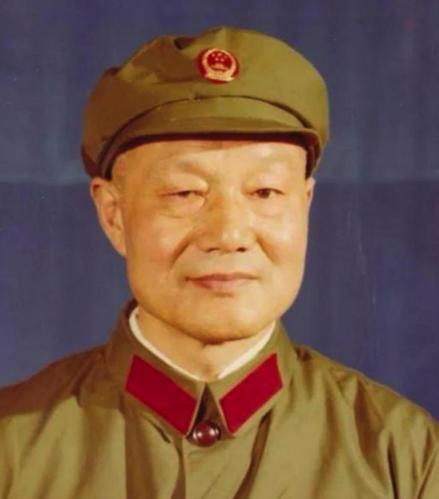 1937年，八路军在陕西举行抗日誓师大会，总司令朱德即将率总部东渡黄河，开赴山西