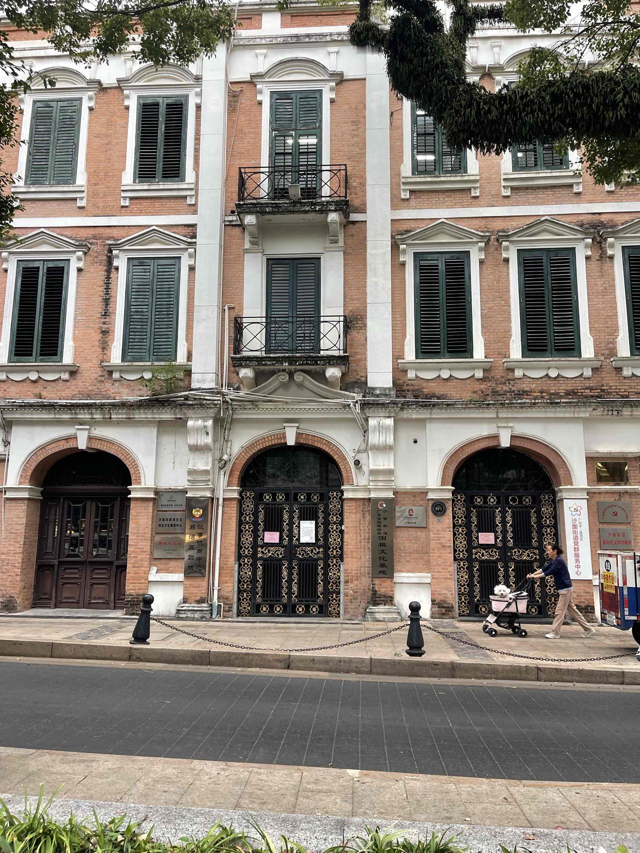 一个家庭幸福不幸福， 别看那些虚的， 就看下面这几点：
第一，看回家推开门是啥动