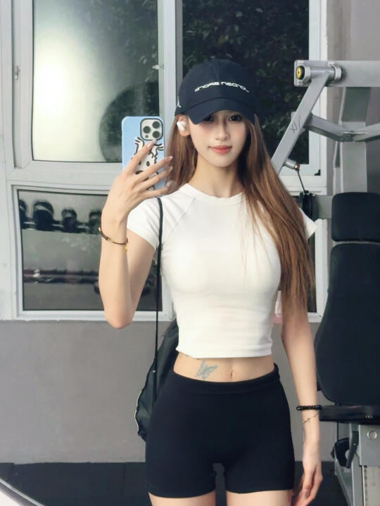 健身女孩 健身使我快乐
