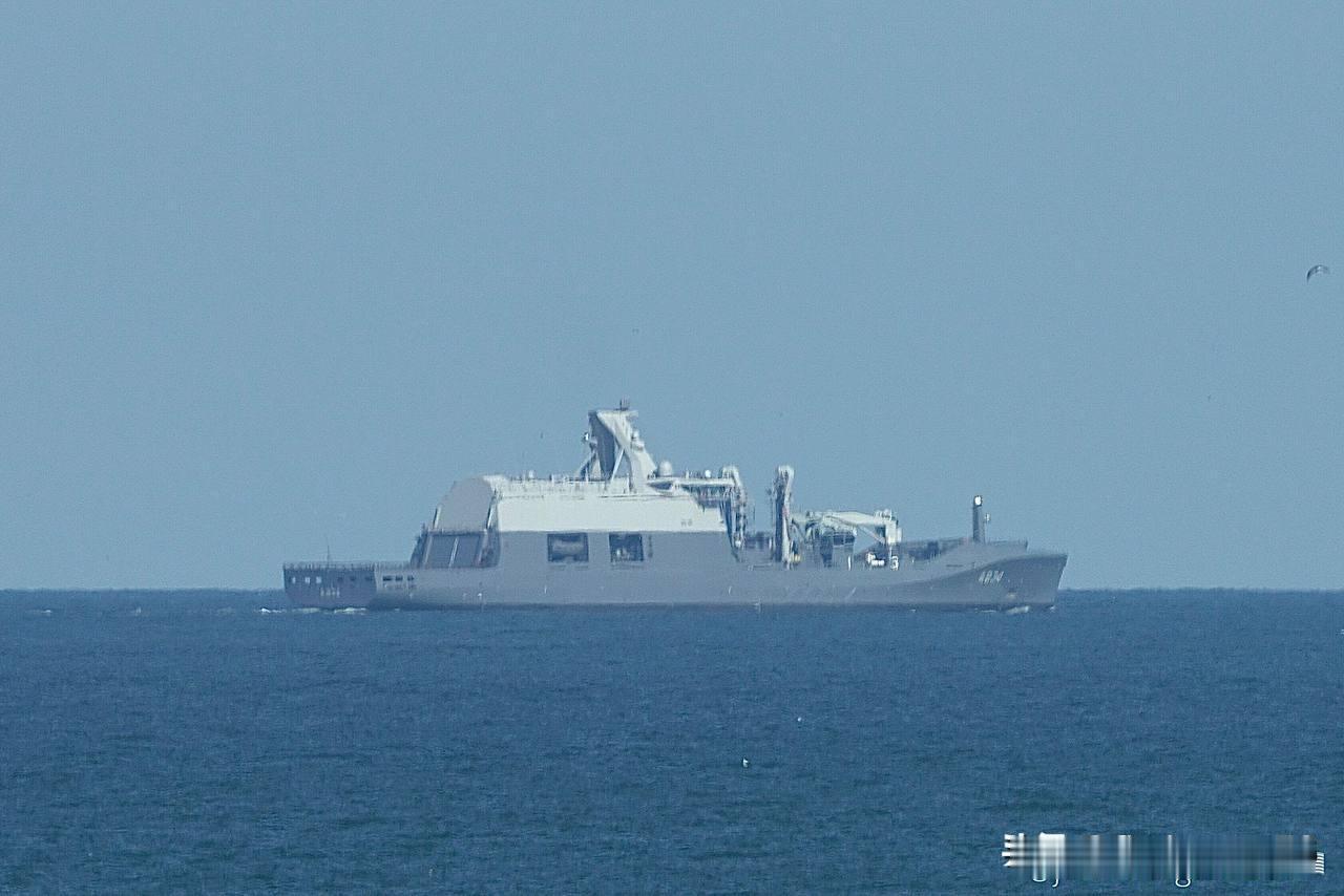 🇳🇱荷兰皇家海军通用补给运输舰“登海尔德”号（A834）于2025年11月2