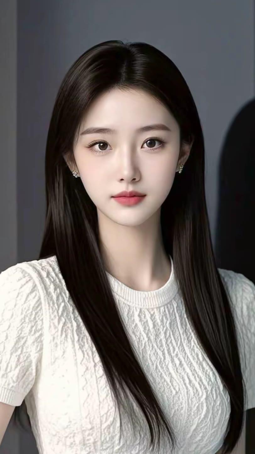 温柔甜美的少女，纯白针织衫，清新自然。