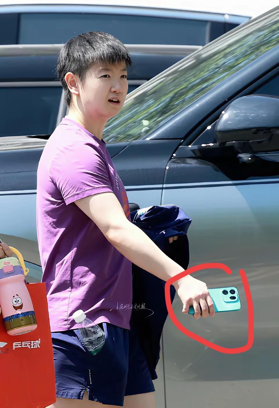 有谁知道孙颖莎用的是什么牌子手机，颜色挺好看的