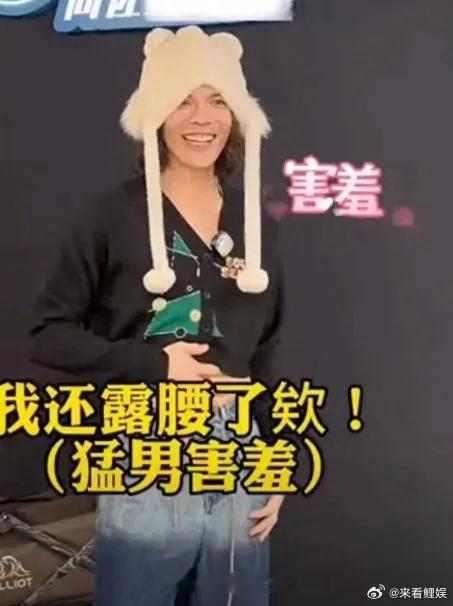 向佐说自己穿女装但拍的都是man剧向佐的自我修养：台上演硬汉，台下穿红妆。这种“