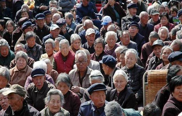 我国将迎来人口死亡高峰？23年1110万去世、24年1093万，去年呢

202